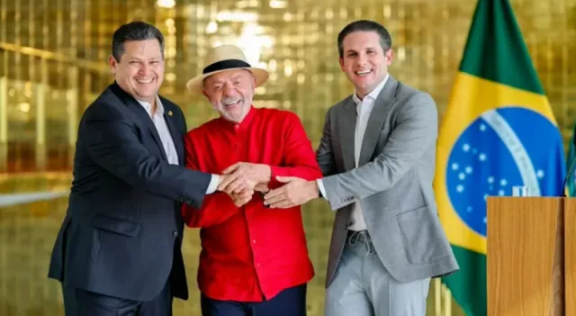 A pedido de Lula, Hugo indica comissão e fim da ‘Taxa das Blusinhas’ entra na pauta
