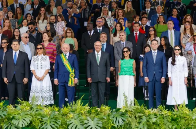 Ao lado de Lula, Hugo participa do 7 de Setembro em Brasília