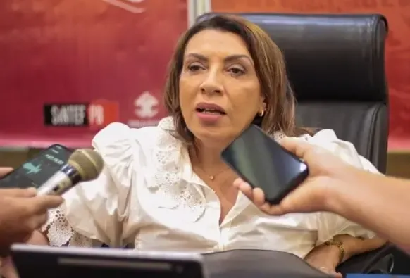 Cida Ramos pede renúncia de Moraes e Mendonça após mensagens de Vorcaro: “Notícias são preocupantes”