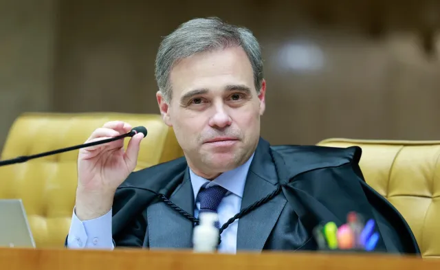 PF insinua que Mendonça atua para mudar correlação de forças no STF
