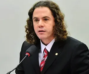 Veneziano diz que não mira adversários e prioriza prestação de contas